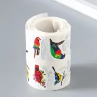 Наклейки бумага &laquo;Экзотические птицы&raquo;, d=2.5 см 500 шт. в рулоне 3&times;6.5&times;6.5 см