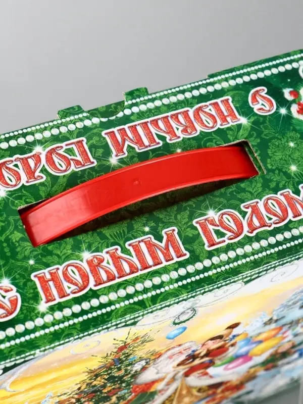 Подарочная новогодняя коробка Подарочная новогодняя коробка "Чудо-тройка" в красном 29×9×25 см