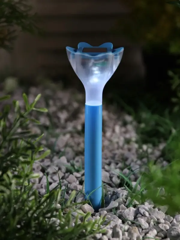 Садовый светильник &laquo;Цветок голубой&raquo;, уличный, на солнечной батарее, 6&times;29&times;6 см, 1 LED, свечение белое