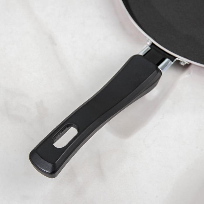 Сковорода блинная «Эксперт», d=22 см, пластиковая ручка, антипригарное покрытие, цвет бордовый Сковорода блинная «Эксперт», d=22 см, пластиковая ручка, антипригарное покрытие, цвет бордовый