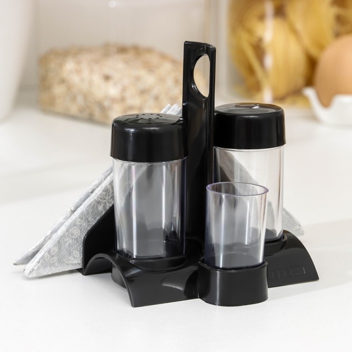 Набор для специй пластиковый «Рондо. Презент», 3 шт, на подставке с салфетницей, цвет чёрный Набор для специй пластиковый «Рондо. Презент», 3 шт, на подставке с салфетницей, цвет чёрный