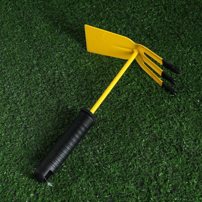 Садовая фигура  Садовая фигура "Баба с тяпкой" 23х37х63см