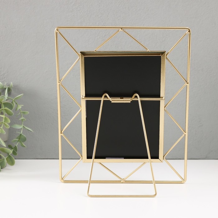 Фоторамка металл на 1 фото 13х18 см Фоторамка металл на 1 фото 13х18 см "Лофт. Треугольники" золото 20,5х1х25 см