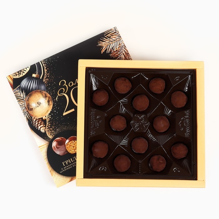 Конфеты грильяж «Золотой шик» с арахисом, изюмом, цукатами из апельсина и мёдом, в коробке, 135 г. Конфеты грильяж «Золотой шик» с арахисом, изюмом, цукатами из апельсина и мёдом, в коробке, 135 г.