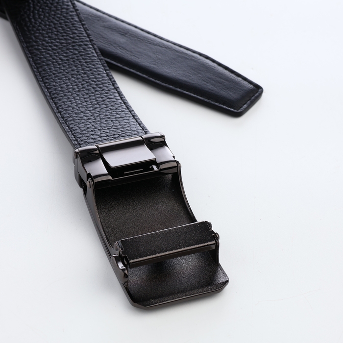 Ремень мужской, ширина 3,6 см, пряжка автомат, цвет чёрный Ремень мужской, ширина 3,6 см, пряжка автомат, цвет чёрный