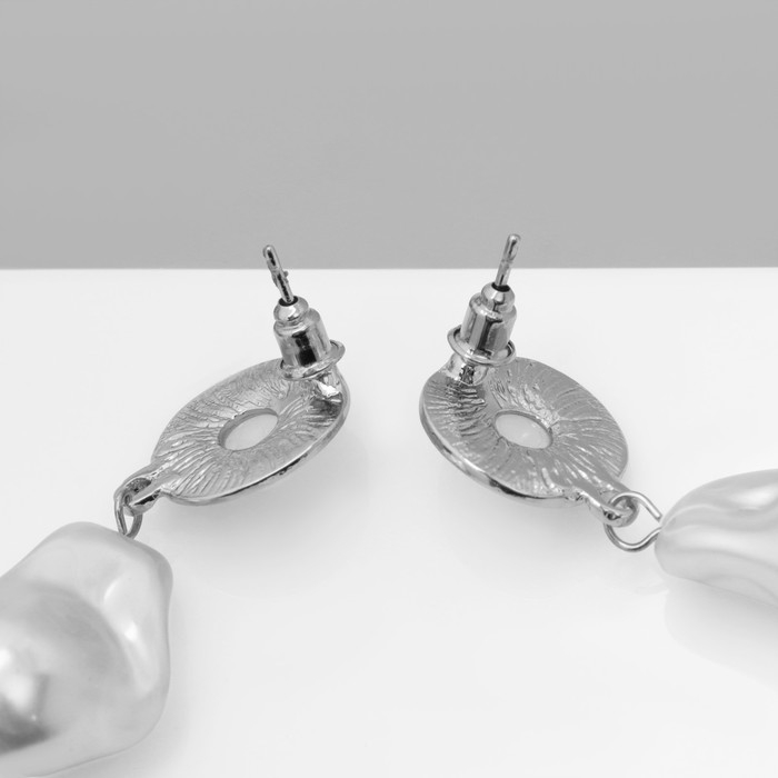 Серьги с жемчугом «Абстракция» крупная бусина, цвет серебро Серьги с жемчугом «Абстракция» крупная бусина, цвет серебро