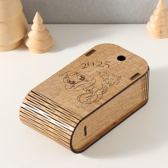 Новогодняя шкатулка  Новогодняя шкатулка "Змея. У ёлочки" 13х7х4