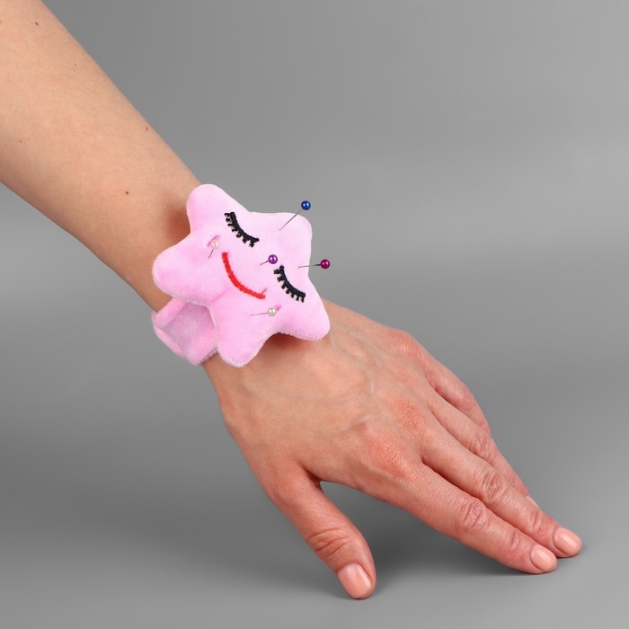 Игольница на браслете «Звезда», 23 × 7 см, цвет розовый Игольница на браслете «Звезда», 23 × 7 см, цвет розовый