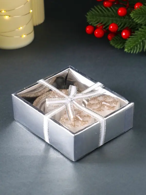 Набор свечей &laquo;Снежинки и подсвечник&raquo;, 3 шт., 12&times;10&times;4 см