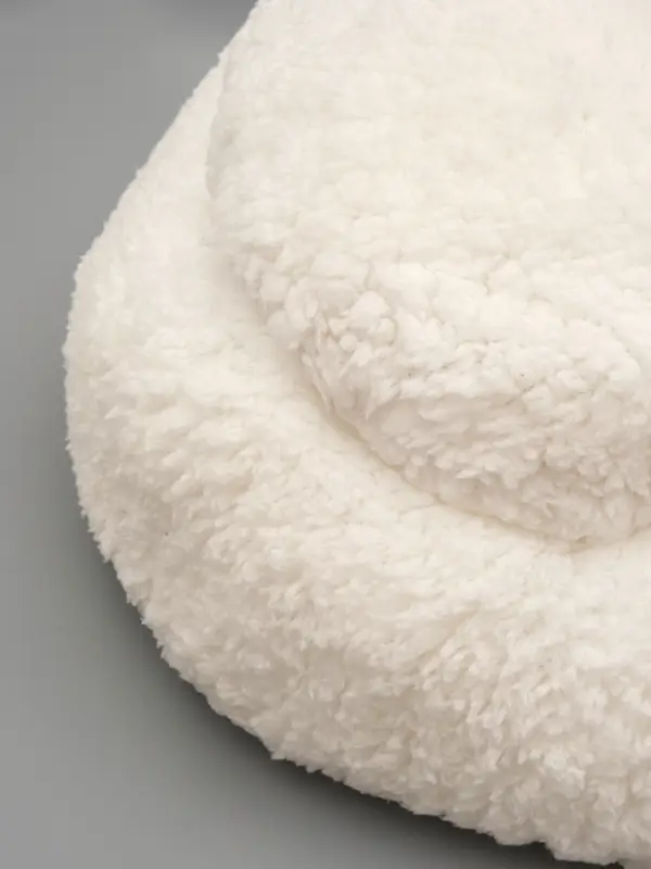 Лежанка для животных &laquo;Уют&raquo;, 50&times;42&times;11 см, мягкий мех, цвет молочный