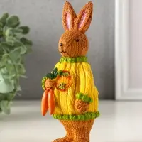 Сувенир полистоун "Заяц в вязанном свитере с охапкой моркови" 6,5х6,5х15,5 см Сувенир полистоун "Заяц в вязанном свитере с охапкой моркови" 6,5х6,5х15,5 см