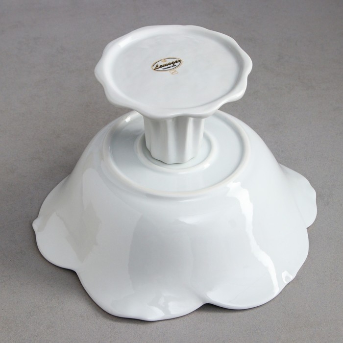 Салатник «Роза», на подставке, 1.5 л, золотая обводка, фарфор, Иран Салатник «Роза», на подставке, 1.5 л, золотая обводка, фарфор, Иран