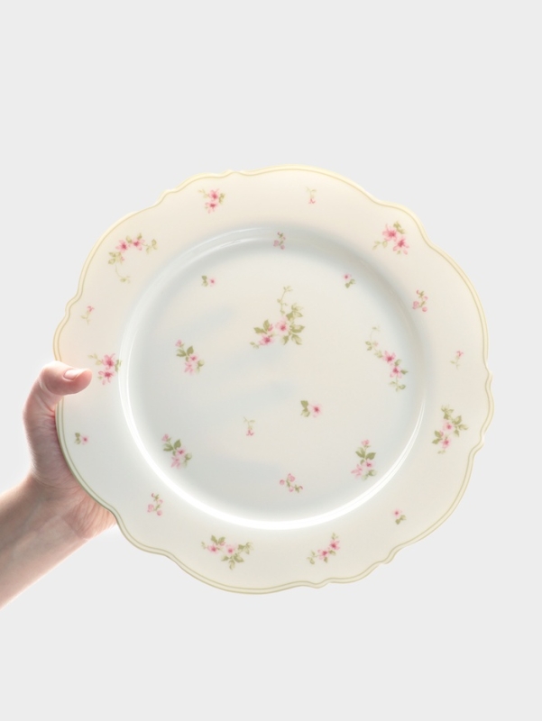 Тарелка WY Spring flowers, d=20 см, фарфор, белая Тарелка WY Spring flowers, d=20 см, фарфор, белая