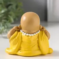 Сувенир полистоун "Маленький хотей в жёлтом одеянии - не слышу" 7,5х9,5х8,3 см