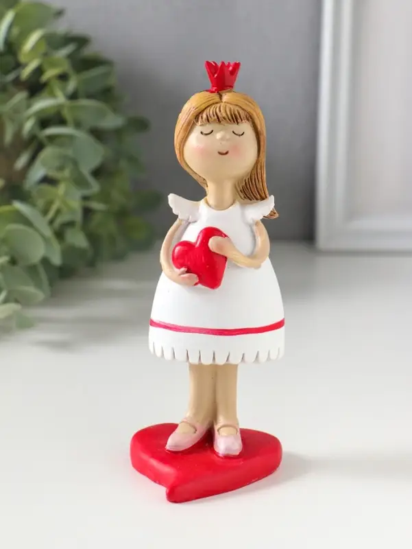 Сувенир полистоун "Маленькая принцесса с алым сердцем" 5х5,5х13 см