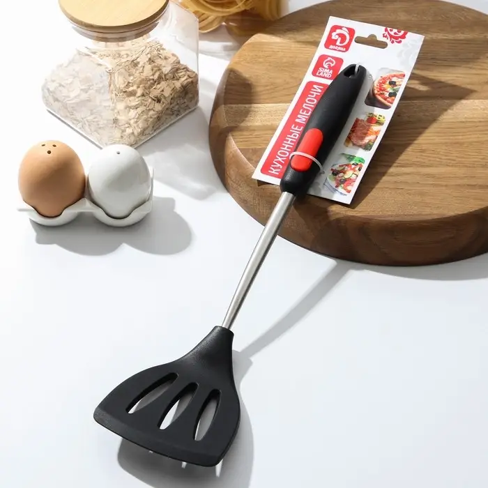 Лопатка с прорезями Доляна «Чили», 37,5×9,5 см, цвет чёрно-красный