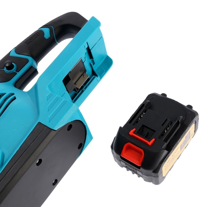 Кусторез аккумуляторный ТУНДРА, 21 В, 3 Ач, Li-ion, длина лезвия 500 мм, ширина 68 мм Кусторез аккумуляторный ТУНДРА, 21 В, 3 Ач, Li-ion, длина лезвия 500 мм, ширина 68 мм