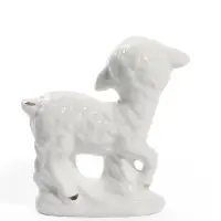 Фигурка декоративная &laquo;Белый ягнёнок на полянке&raquo;, керамика, 6.5&times;2.5&times;7 см