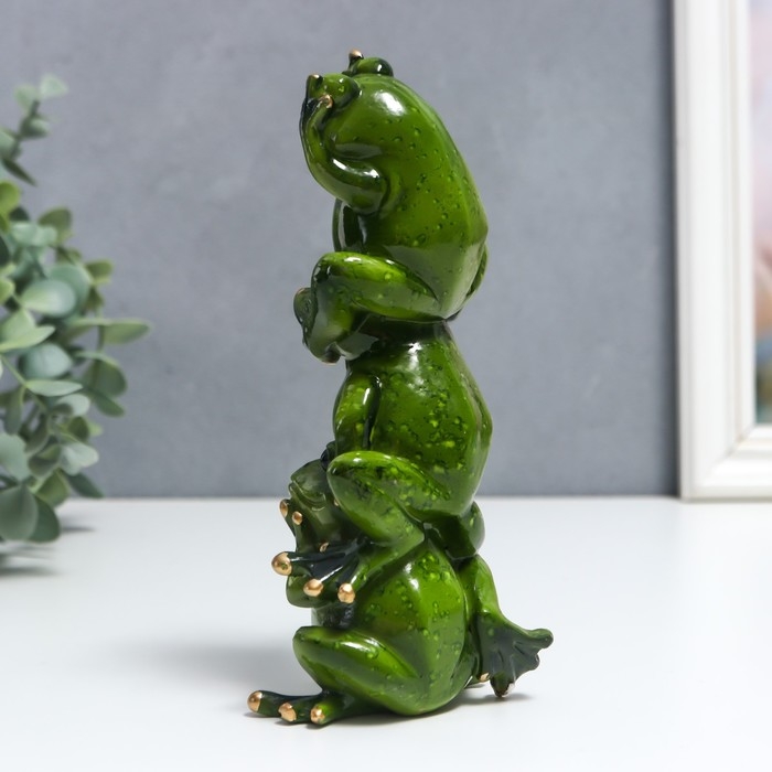 Сувенир полистоун лак Сувенир полистоун лак "Лягухи пирамида - не вижу, не слышу, не скажу" 18х6х8 см