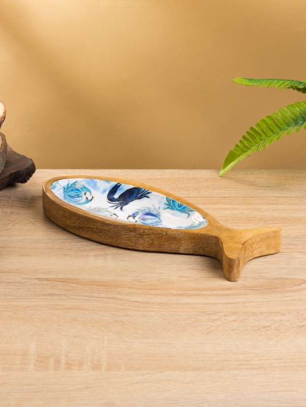 Блюдо в форме рыбки Блюдо в форме рыбки "Крабы" дерево манго 25,5х10х2 см