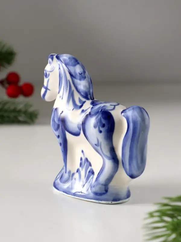 Сувенир Лошадь в траве средняя, 9,5х8,5 см, гжель Сувенир Лошадь в траве средняя, 9,5х8,5 см, гжель