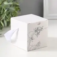 Шкатулка для украшений &laquo;Роза в футляре&raquo;, подарочная, пластик, белая, 6.8&times;6.8&times;7.5 см