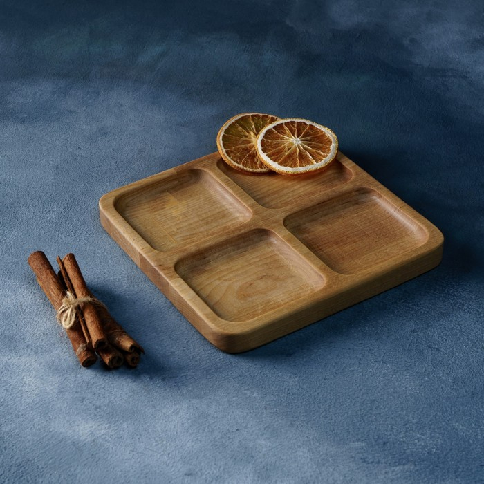 Менажница квадратная Доляна &laquo;Комо&raquo;, 18&times;18&times;1,8 см, 4 секции, берёза, пропитана маслом