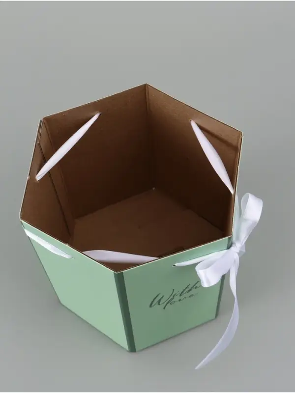 Коробка подарочная складная &laquo;С любовью&raquo;, 17&times;14.8&times;19.5 см, шестигранник