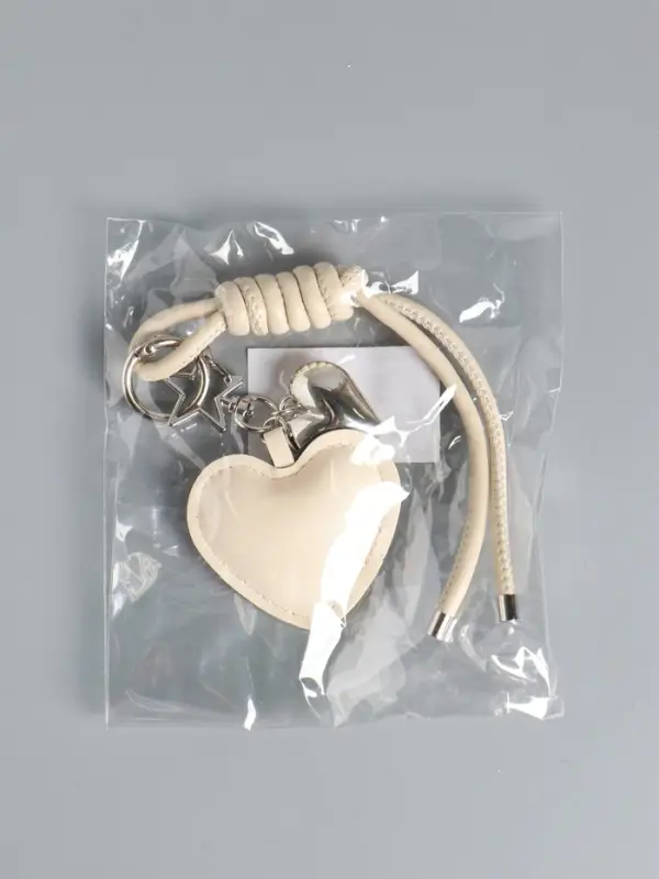 Брелок на карабине кожзам Брелок на карабине кожзам "Сердце" с узлом, белый 21х5,5х1,5 см