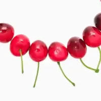 Колье на цепочке &laquo;Вишня&raquo;, красное в золоте