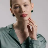 Серьги акрил &laquo;Стиль&raquo;, треугольник, цвет изумрудный прозрачный в золоте