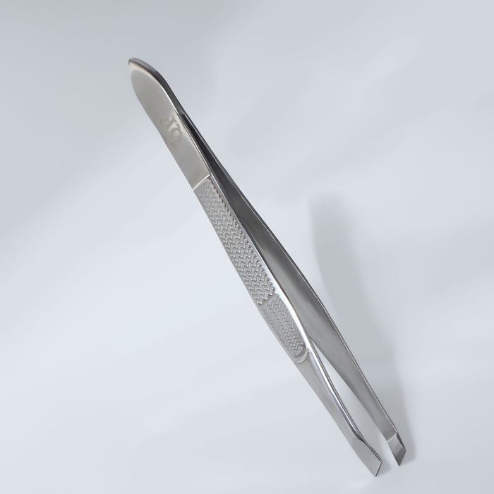 Пинцет «Premium» скошенный, узкий, 9 см, на блистере, цвет серебристый