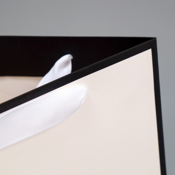 Пакет подарочный для цветов треугольный, упаковка «Счастье» 23,5 х 30 х 20,5 см Пакет подарочный для цветов треугольный, упаковка «Счастье» 23,5 х 30 х 20,5 см