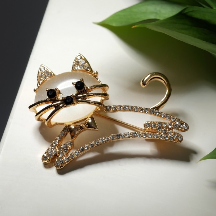 Брошь &laquo;Кошечка&raquo; в прыжке, цвет белый в золоте