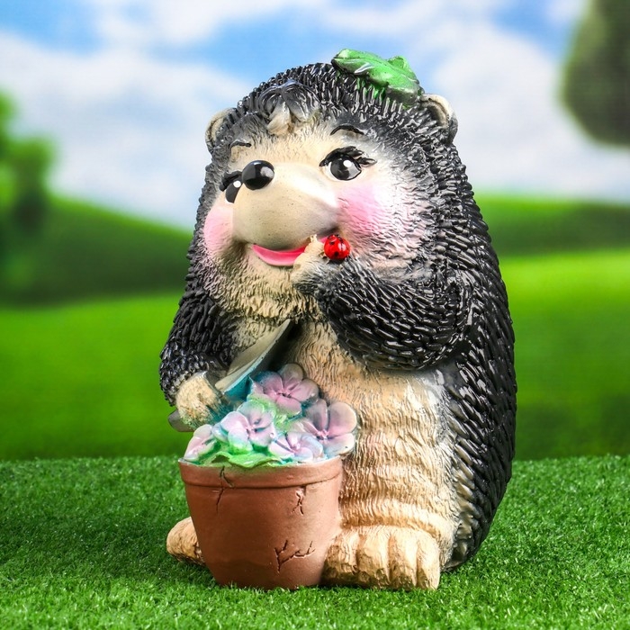 Садовая фигура  Садовая фигура "Ёжик с лопатой садовод" 17х17х26см