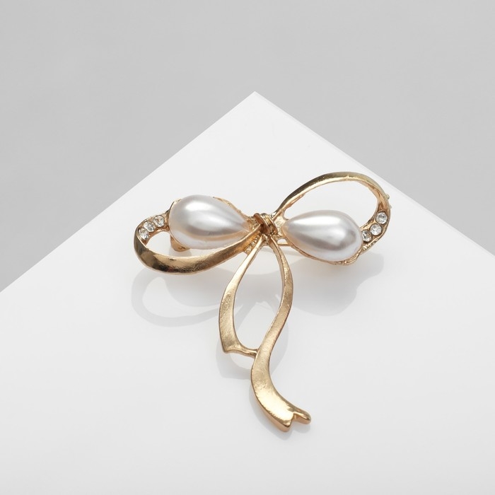 Брошь «Бантик» с жемчужинками, цвет белый в золоте Брошь «Бантик» с жемчужинками, цвет белый в золоте