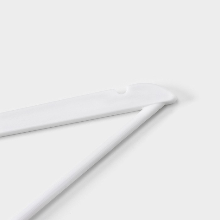 Плечики - вешалки для одежды Доляна, 43×23 см, 3 шт, антискользящая перекладина, цвет белый