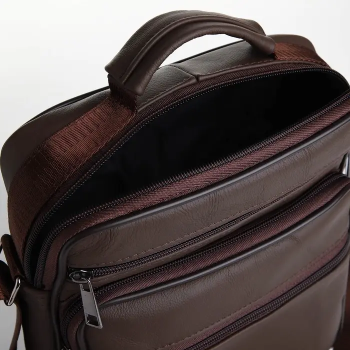 Сумка кросс-боди мужская на молнии, с ручкой, 3 наружных кармана, 19&times;8.5&times;25 см, коричневая