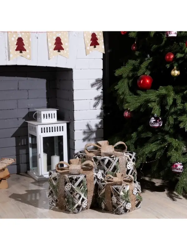 Светодиодная фигура &laquo;Подарки с еловой веткой&raquo; 15, 20, 25 см, текстиль, металл, от батареек AAх2, свечение тёплое белое