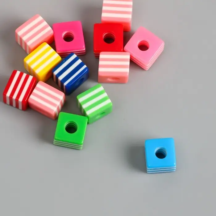 Бусины для творчества пластик набор 13 шт. «Полосатые кубики», 1×1×0.8 см Бусины для творчества пластик набор 13 шт. «Полосатые кубики», 1×1×0.8 см