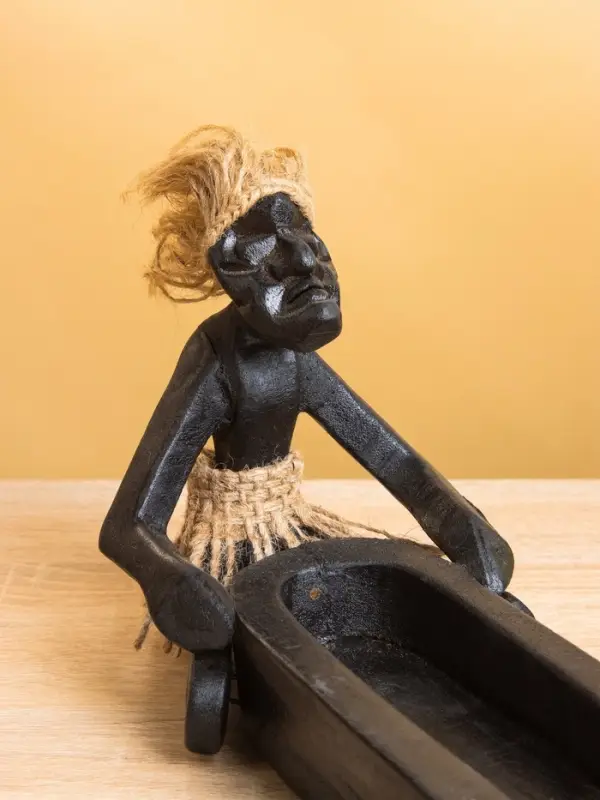 Сувенир &laquo;Абориген с корытом&raquo;, 30&times;10&times;13 &plusmn;/- 1 см, дерево