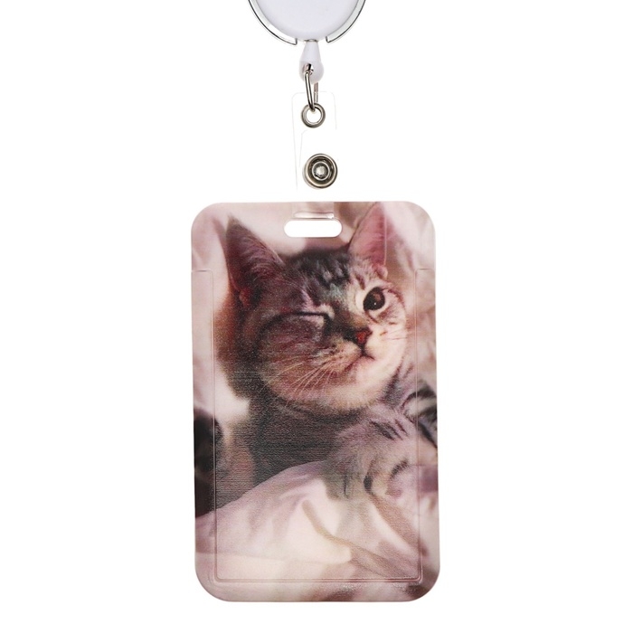 Бейдж-карман вертикальный внешний 110x68мм, внутренний 85x54мм, рулетка-карабин 60см, пластиковый  Бейдж-карман вертикальный внешний 110x68мм, внутренний 85x54мм, рулетка-карабин 60см, пластиковый "Котик".