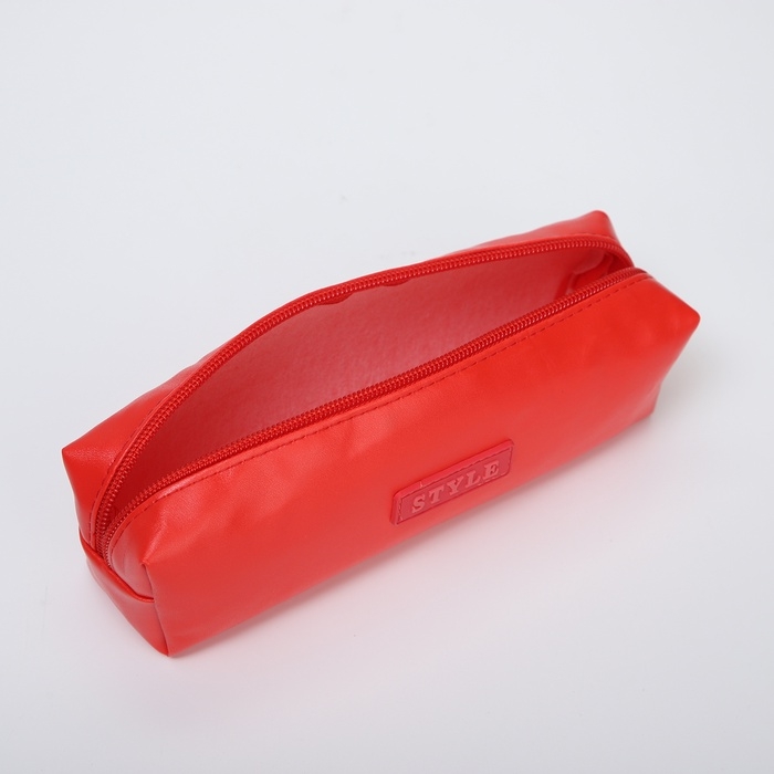 Косметичка-пенал на молнии, цвет красный Косметичка-пенал на молнии, цвет красный