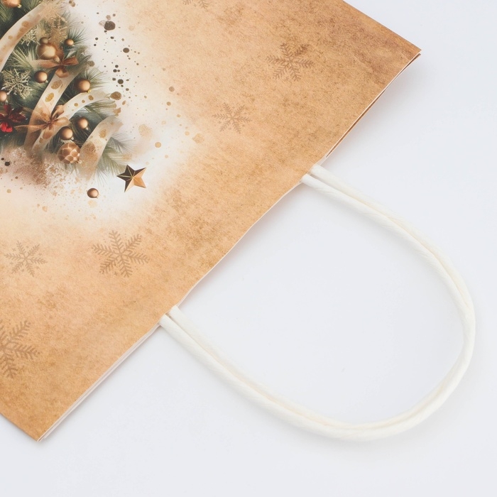 Новый год. Пакет бумажный подарочный новогодний крафт  Новый год. Пакет бумажный подарочный новогодний крафт "Ёлка" 27 х 21 х 11 см.