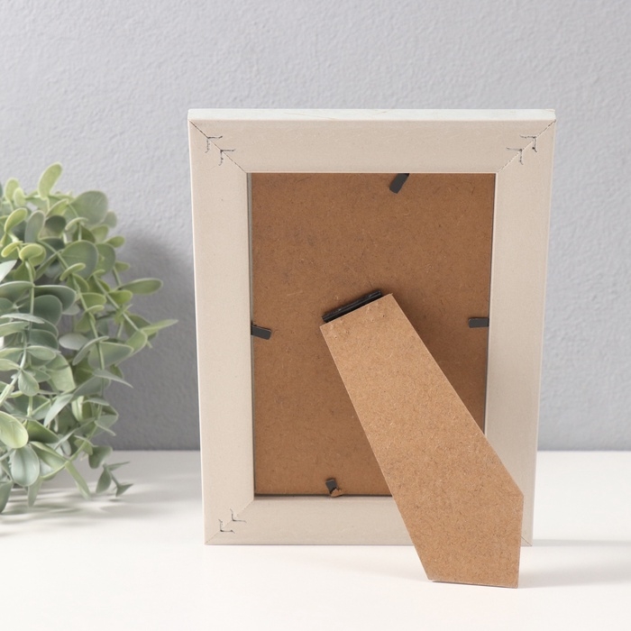 Фоторамка пластик 10х15 см Фоторамка пластик 10х15 см "Вайолетт" светло-серая с золотой полосой 1,5х14,4х19,4 см