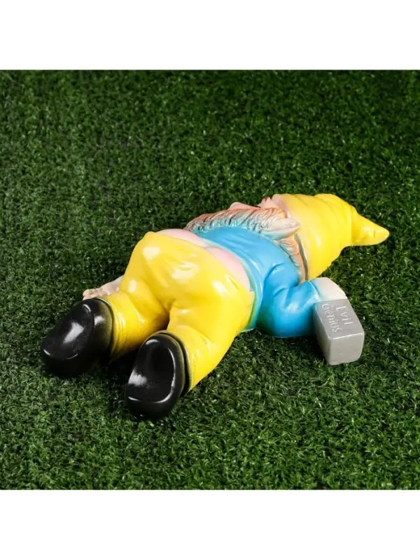 Садовая фигура из гипса &laquo;Рыжий пьяный гном&raquo;, 23&times;16&times;7 см