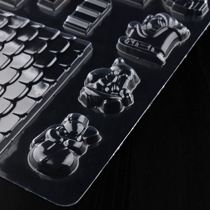 Форма для шоколада новогодняя «Элементы домика», 12 ячеек, 15×8×2,5 см, цвет прозрачный Форма для шоколада новогодняя «Элементы домика», 12 ячеек, 15×8×2,5 см, цвет прозрачный