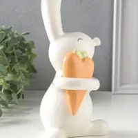 Сувенир керамика "Белый зайчик с морковкой-сердцем" 10,8х9,6х19,3 см