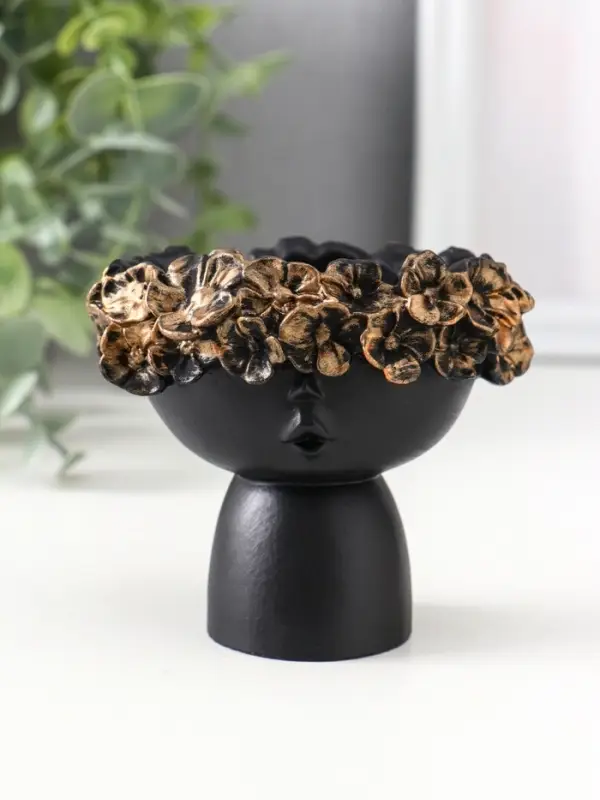 Подсвечник для тонкой свечи «Девочка в венке малая», 7.5×9×8 см, чёрный