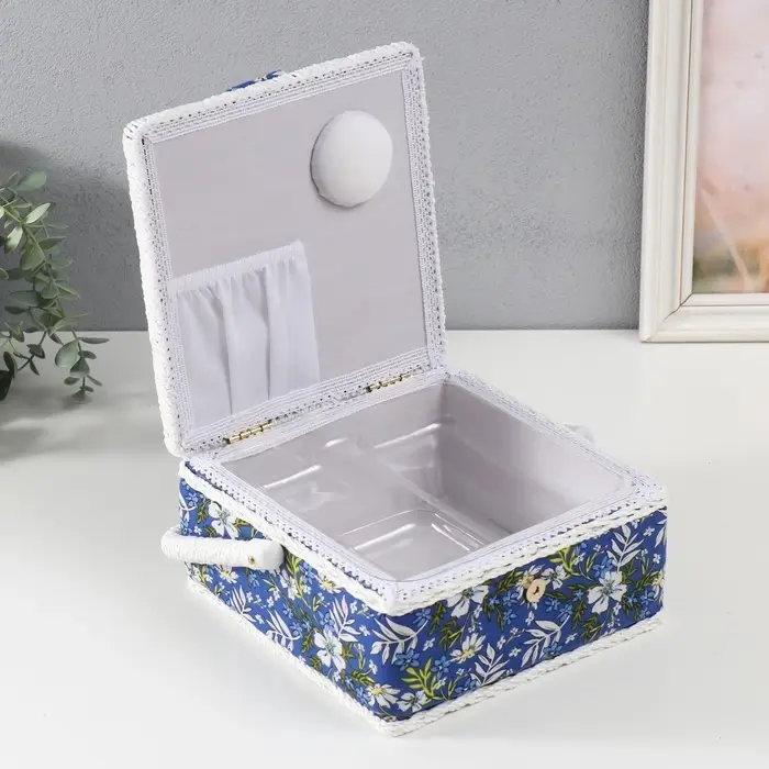 Шкатулка для рукоделия и шитья &laquo;Полевые цветы на синем&raquo;, хранение ниток, иголок, мелочи, 20&times;20&times;11 см